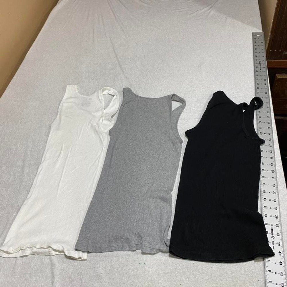 Hanes, ecko, united 1 white 1 grey 1black bunddle men medium tank tops. SKU336